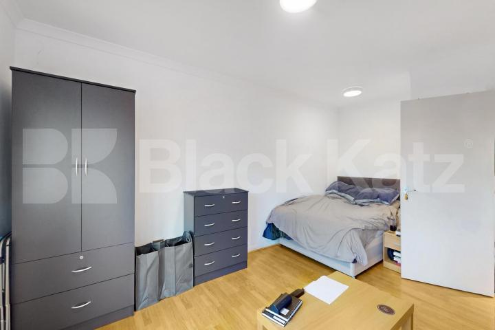 Top floor double studio with south facing balcony Tisdall House Barlow Street , Elephant and Castle
